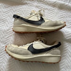 Nike Women’s Size 10 Waffle Debut Sneakers